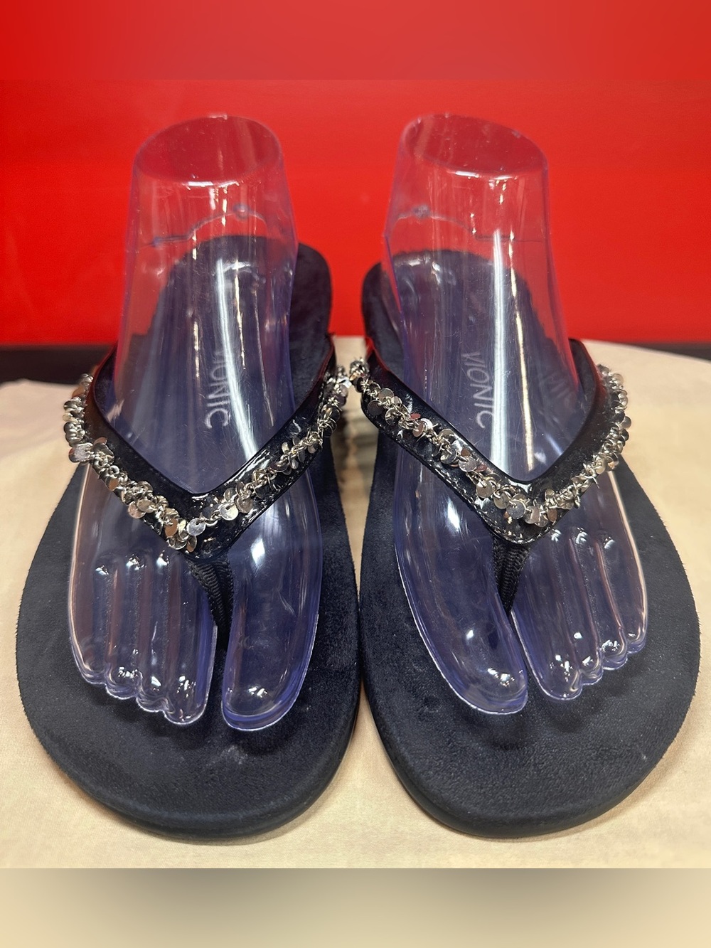 Vionic Black Patent Strap Flip Flop Sandals with Metallic Accent Women’s Sz 9W